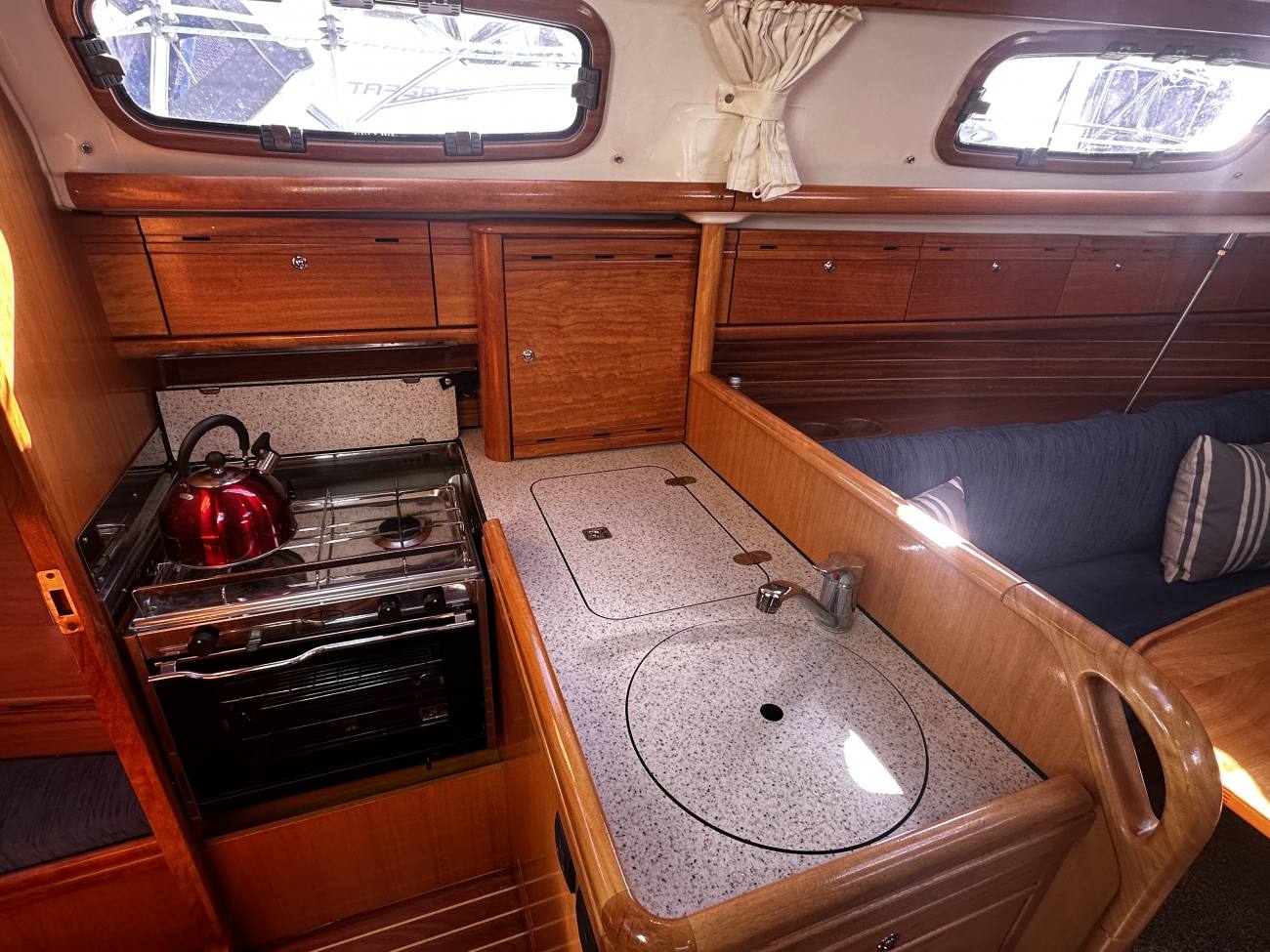 2006 Bavaria 30 Cruiser image 40