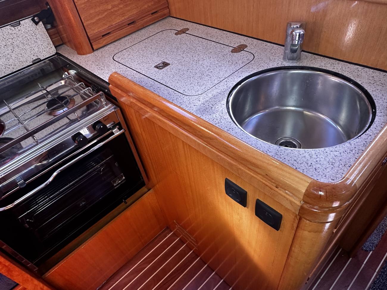 2006 Bavaria 30 Cruiser image 41