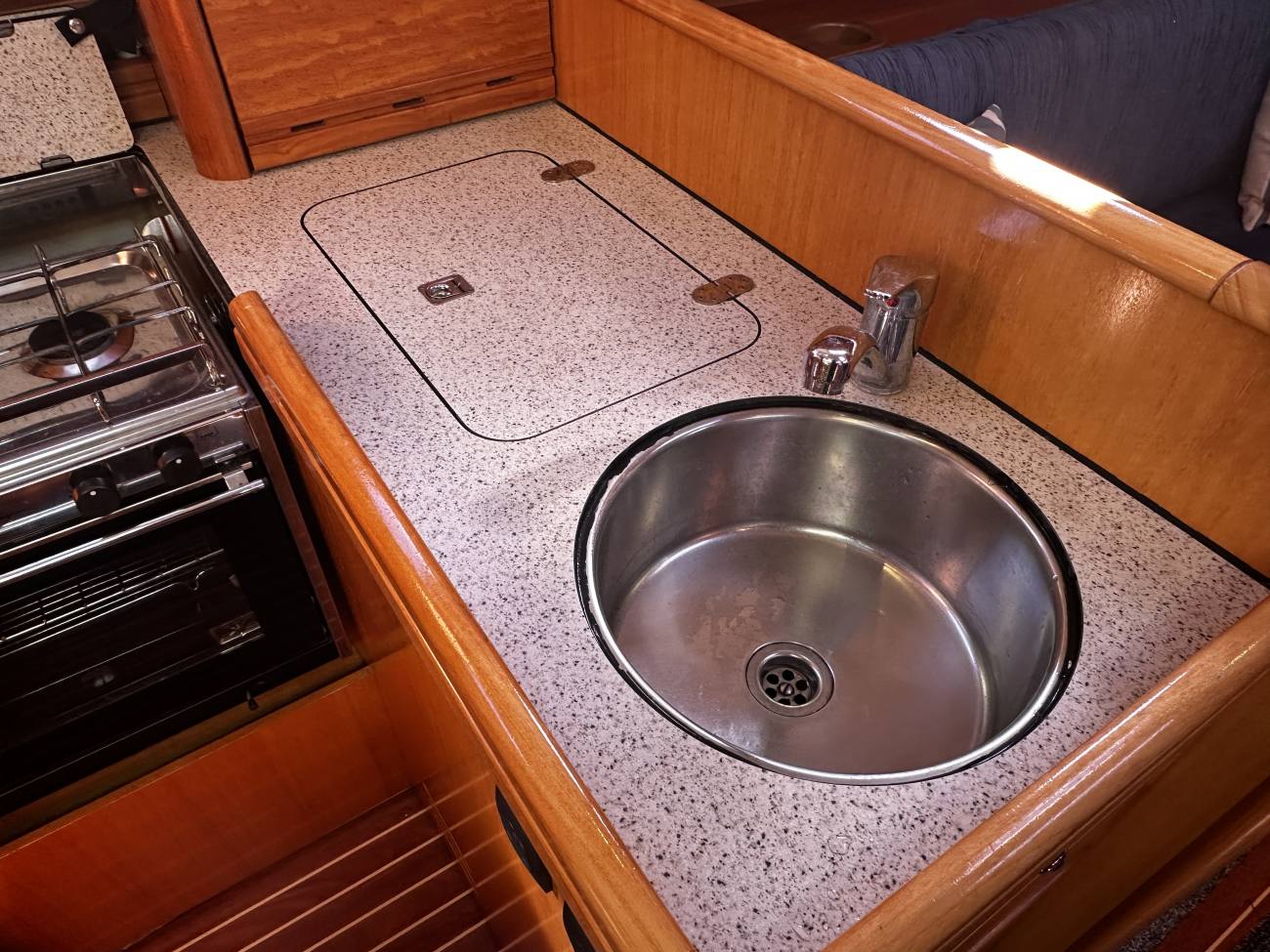 2006 Bavaria 30 Cruiser image 2