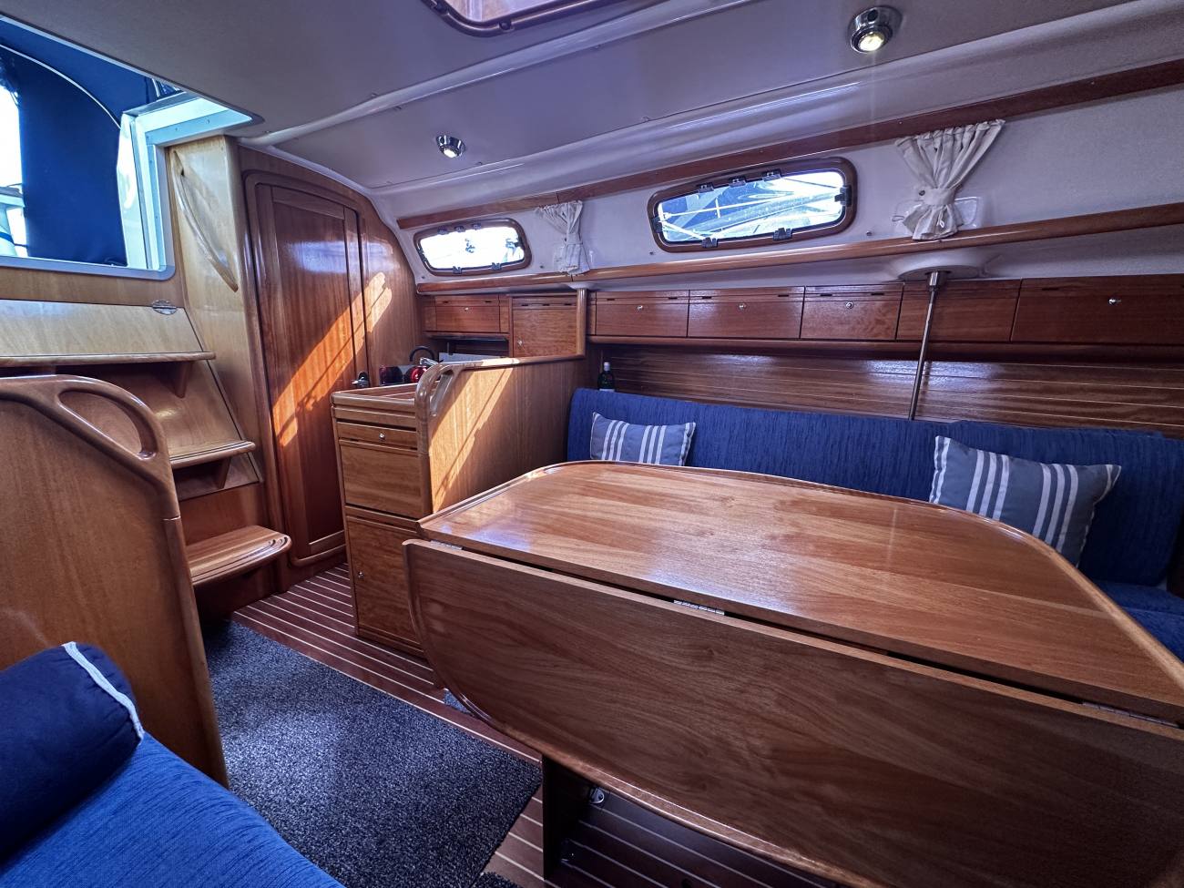 2006 Bavaria 30 Cruiser image 38