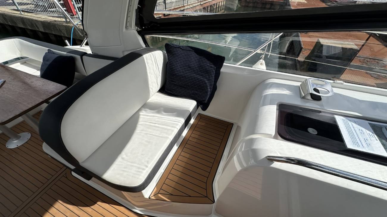 2022 Bavaria S30 image 19
