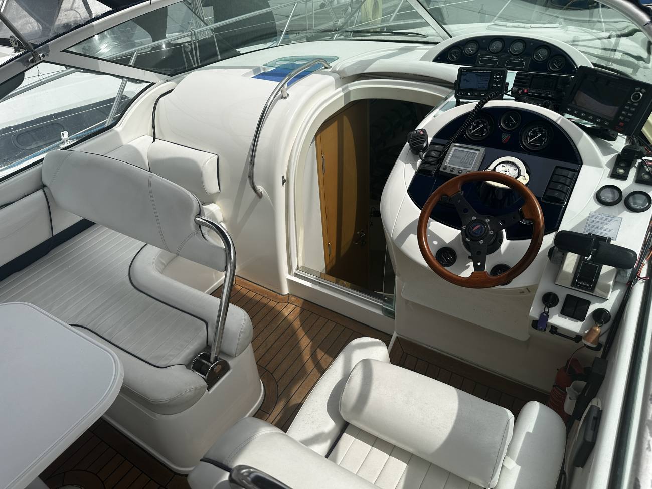 2000 Fairline Targa 30 image 29
