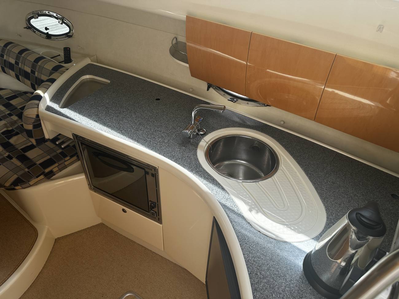 2000 Fairline Targa 30 image 32