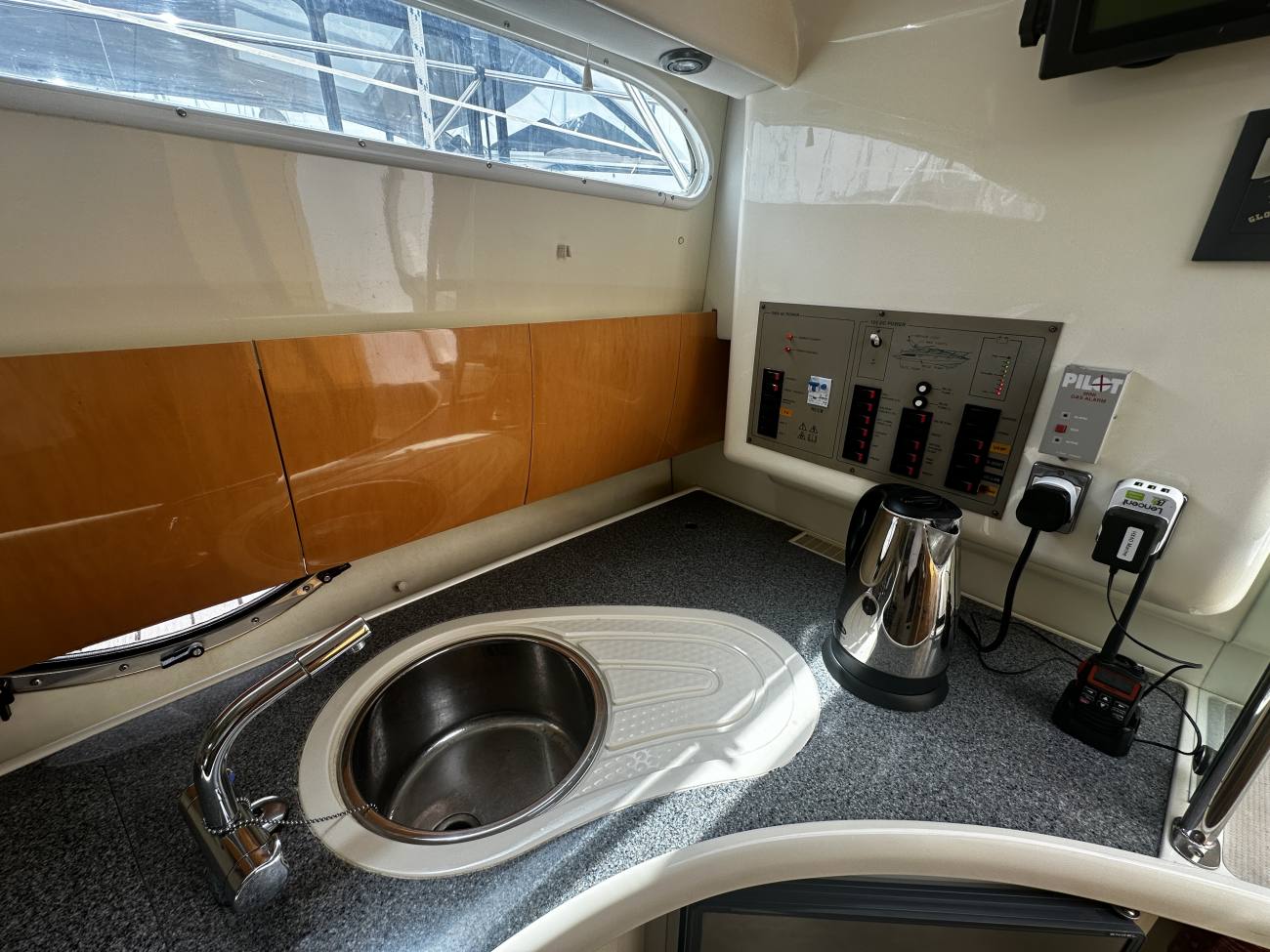2000 Fairline Targa 30 image 35