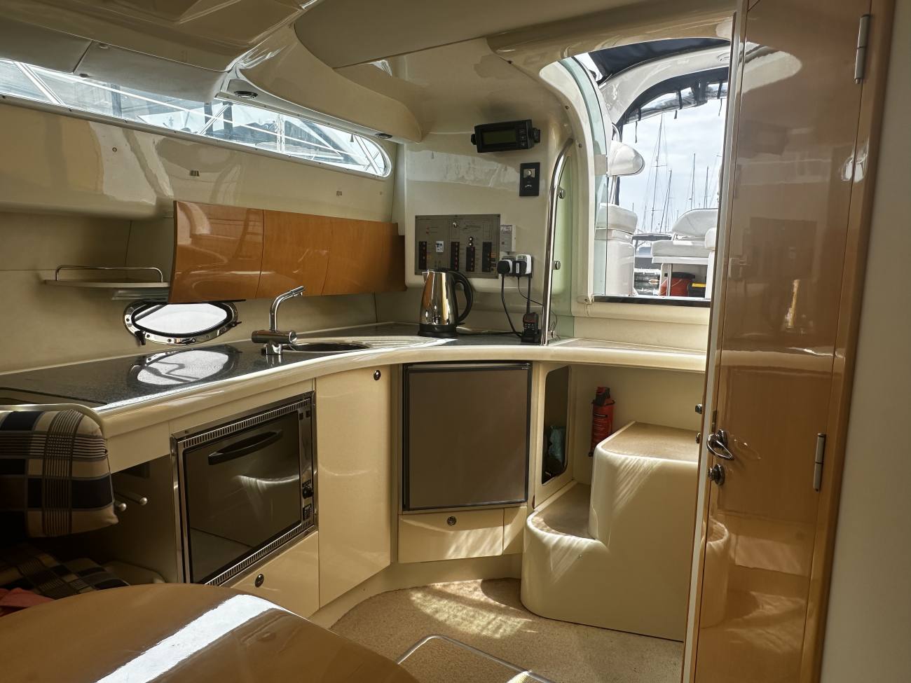2000 Fairline Targa 30 image 6