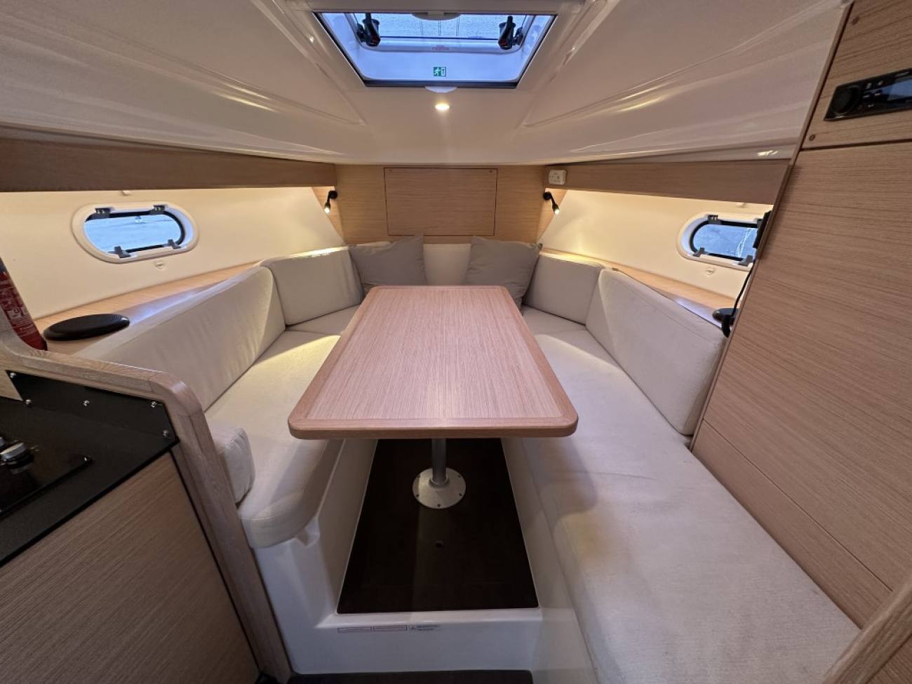 2022 Bavaria S30 image 28