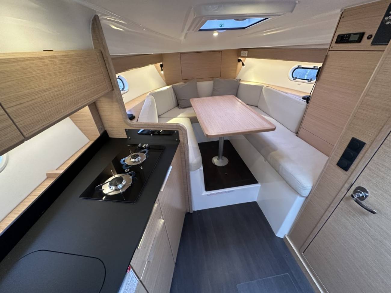 2022 Bavaria S30 image 27