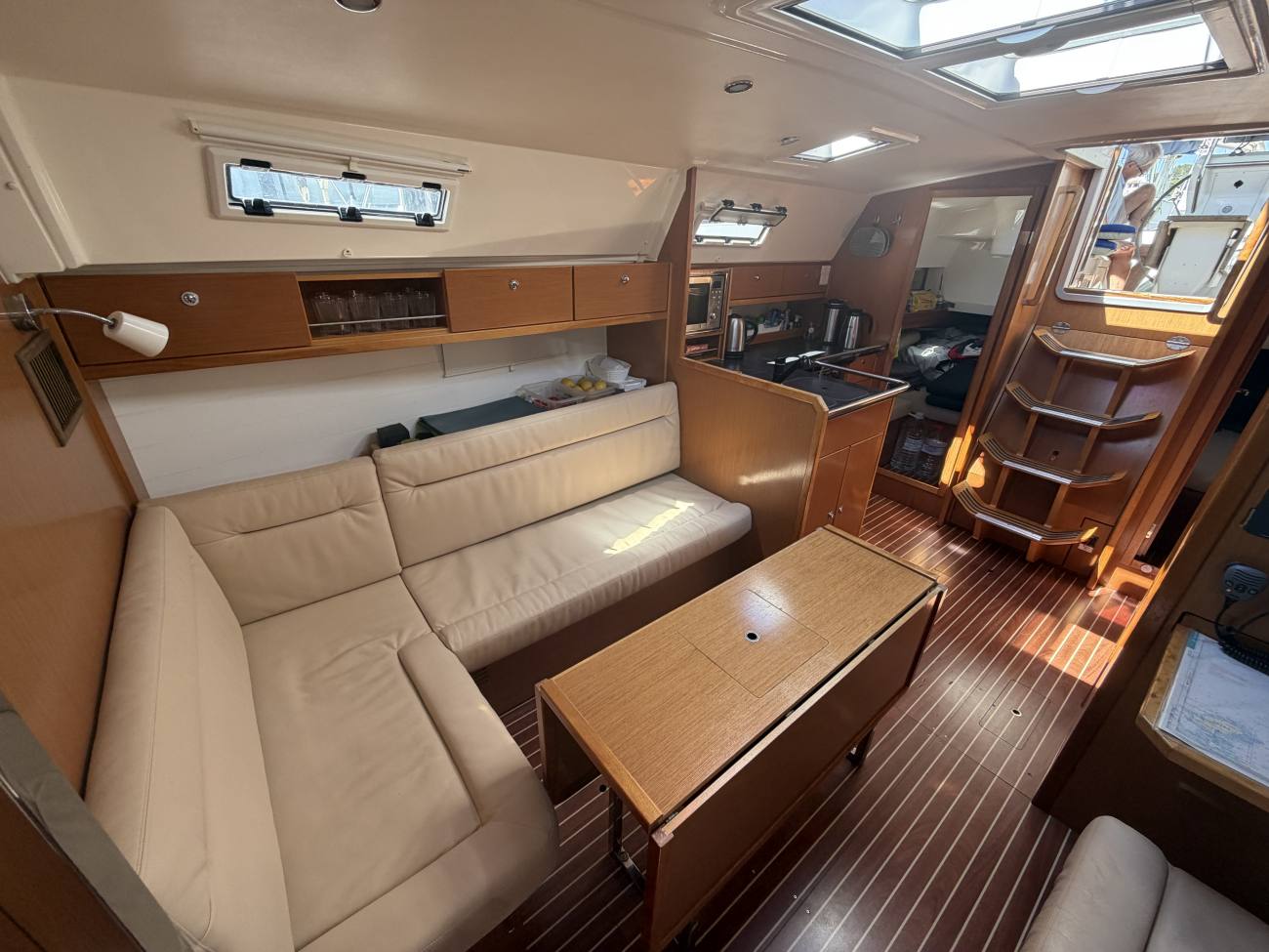2011 Bavaria 36 Cruiser image 11