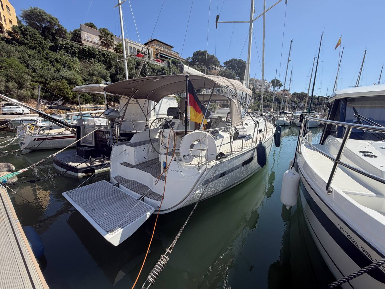 2011 Bavaria 36 Cruiser image 17