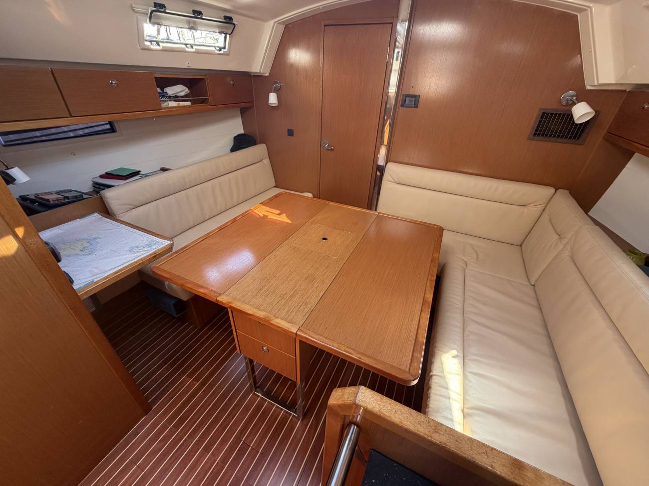 2011 Bavaria 36 Cruiser image 24