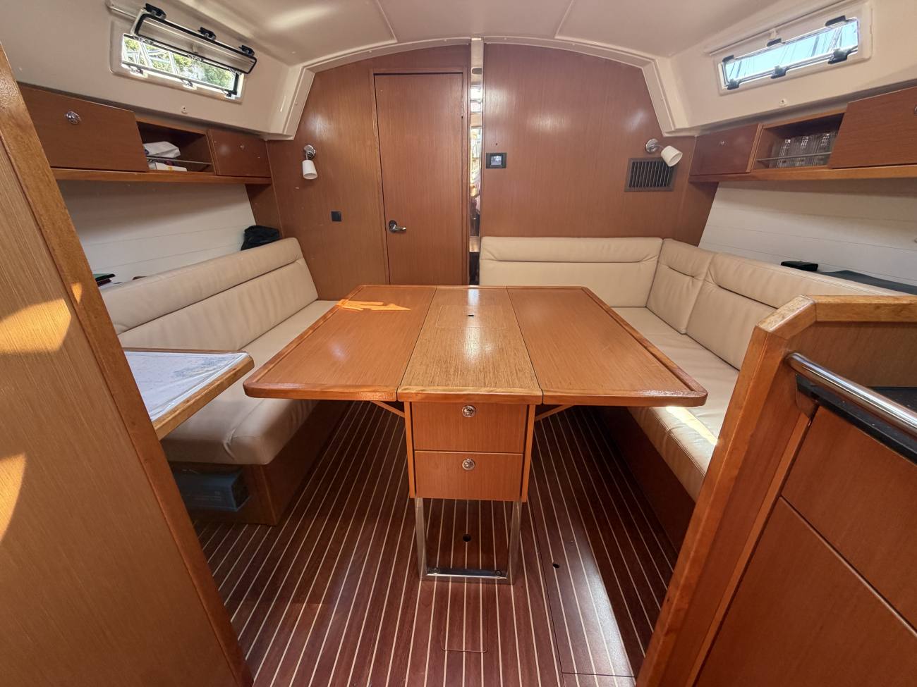 2011 Bavaria 36 Cruiser image 25