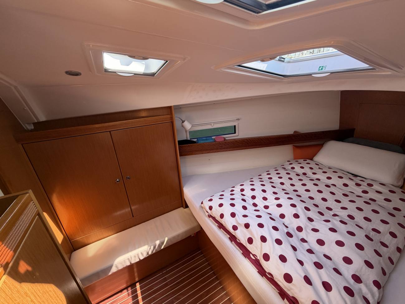 2011 Bavaria 36 Cruiser image 30