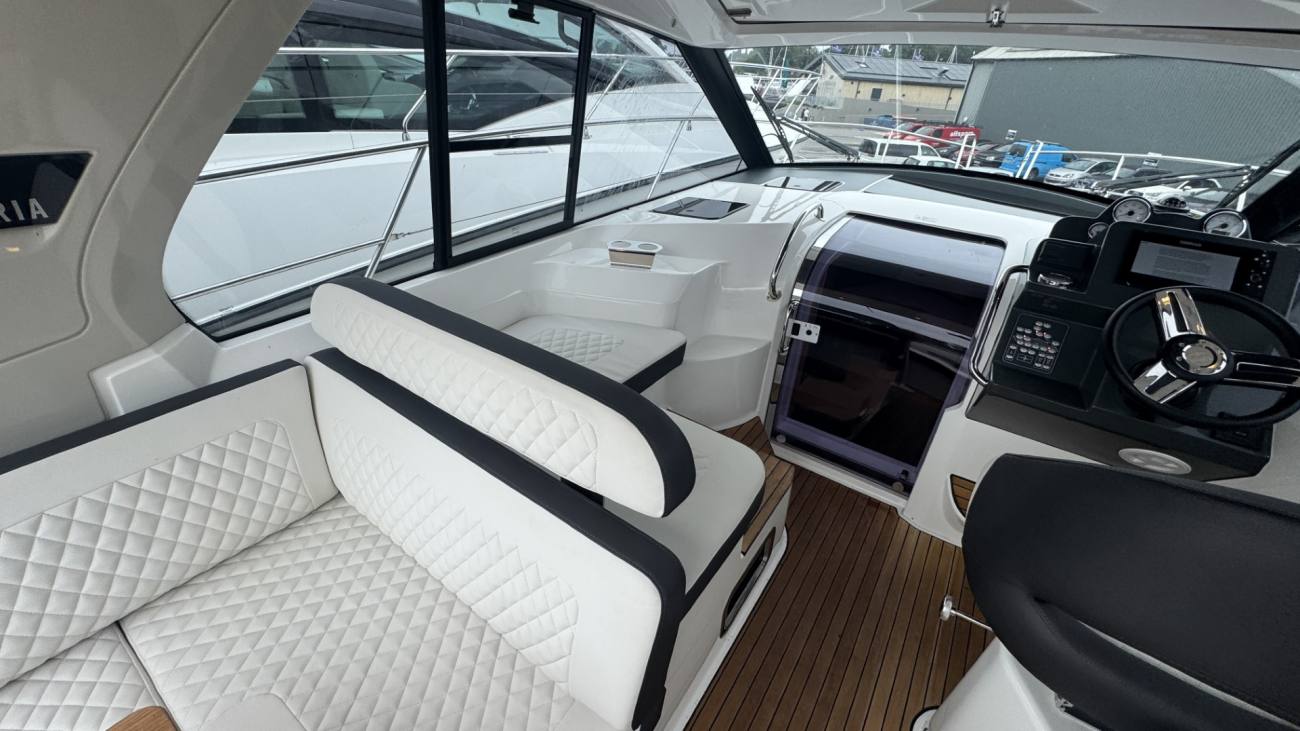 2021 Bavaria S33HT image 28