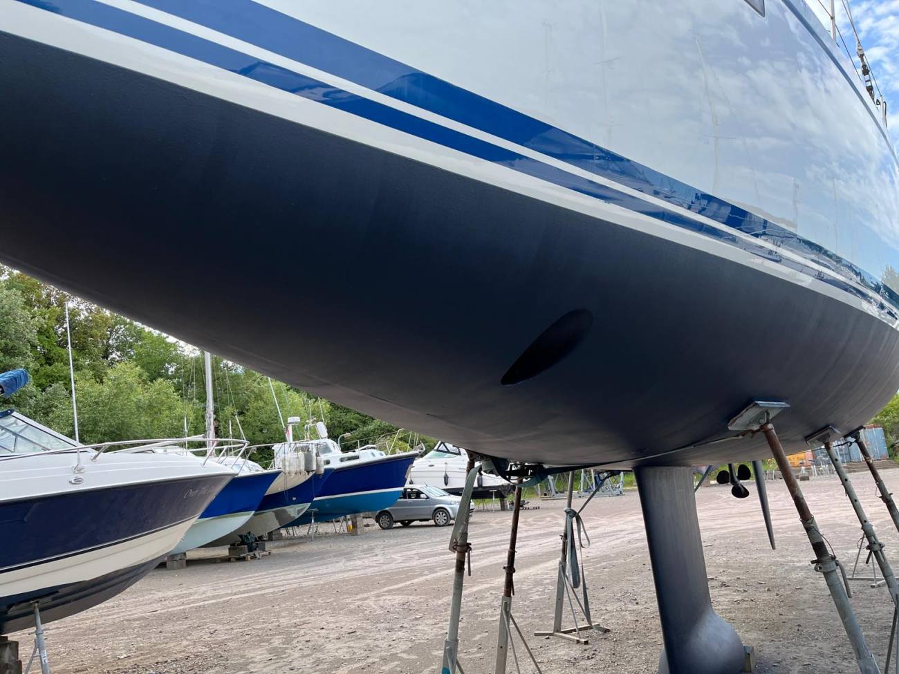 2018 Bavaria Vision 42 Blue Edition image 5