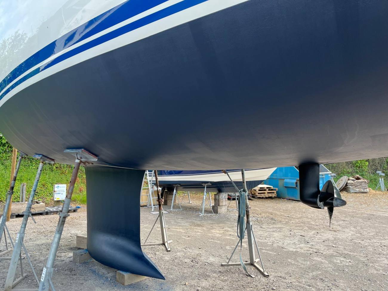 2018 Bavaria Vision 42 Blue Edition image 6