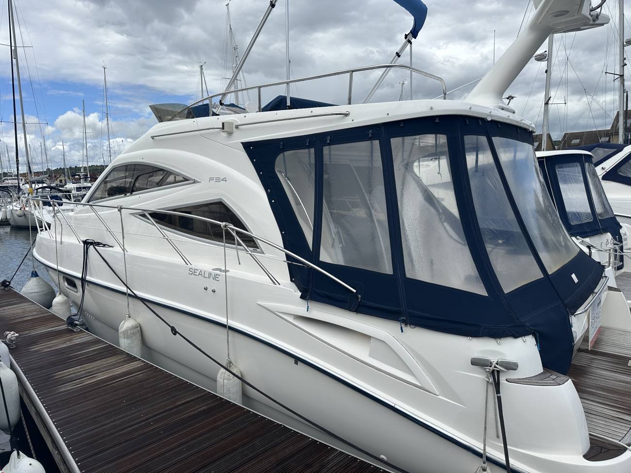2004 Sealine F34 image 13