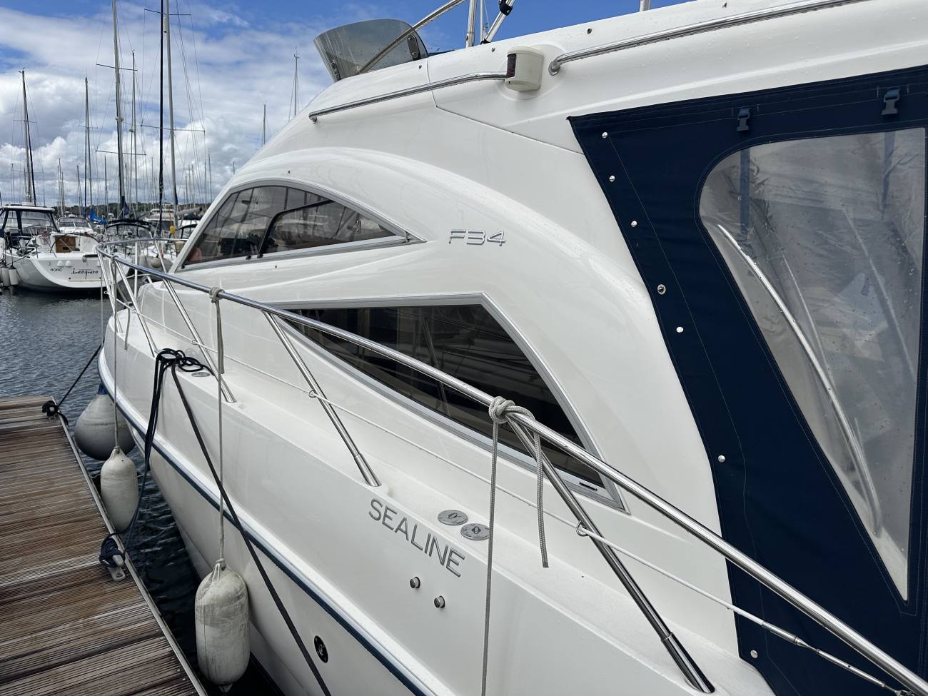 2004 Sealine F34 image 15