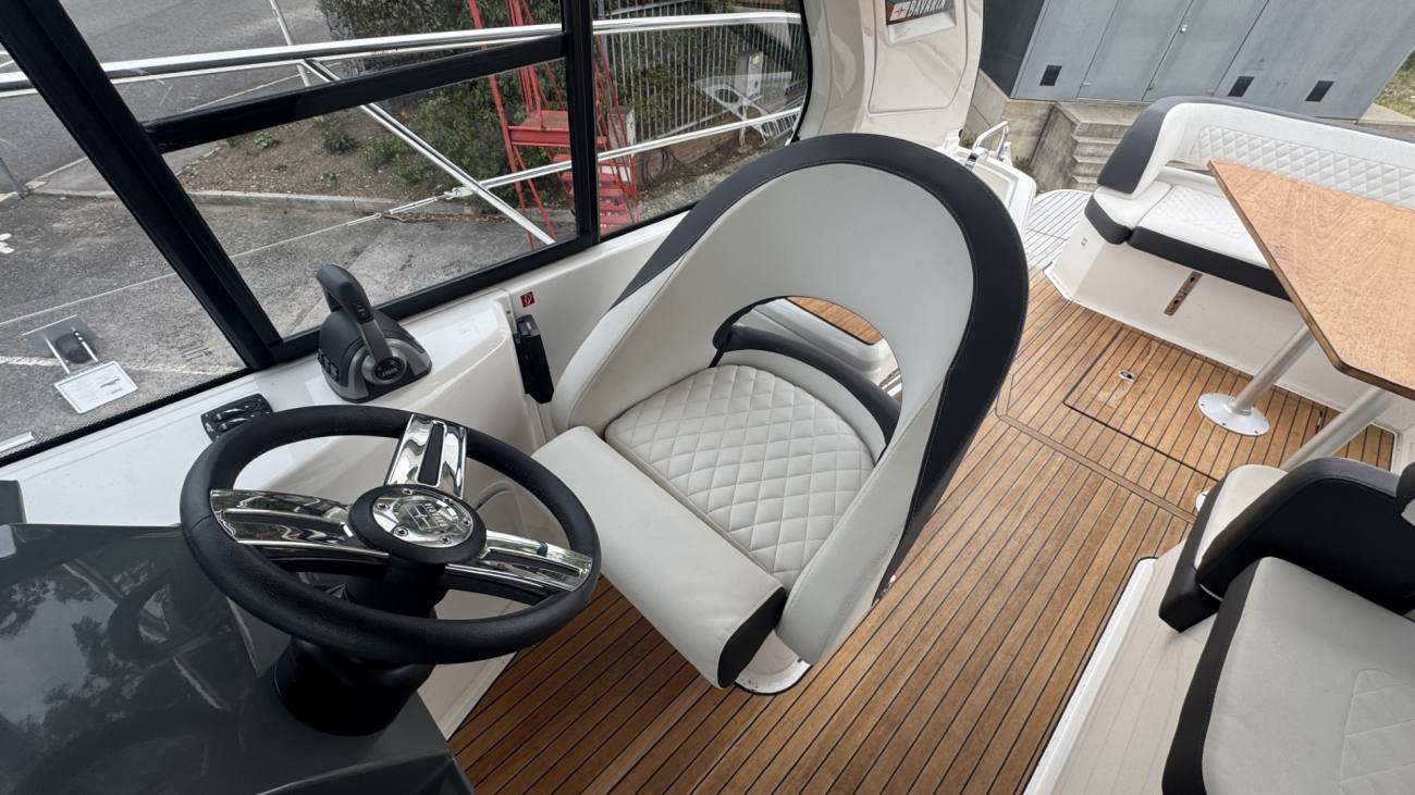 2021 Bavaria S33HT image 23