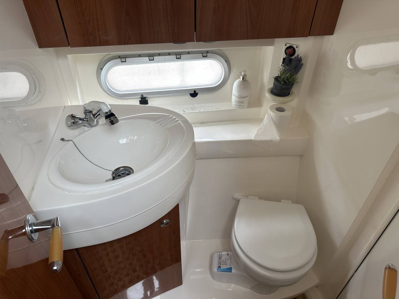 2004 Sealine F34 image 9