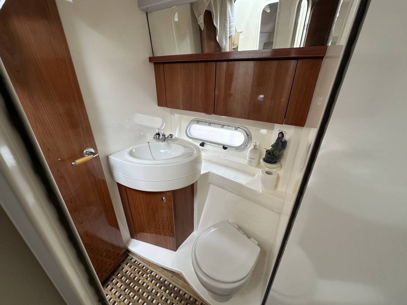 2004 Sealine F34 image 10