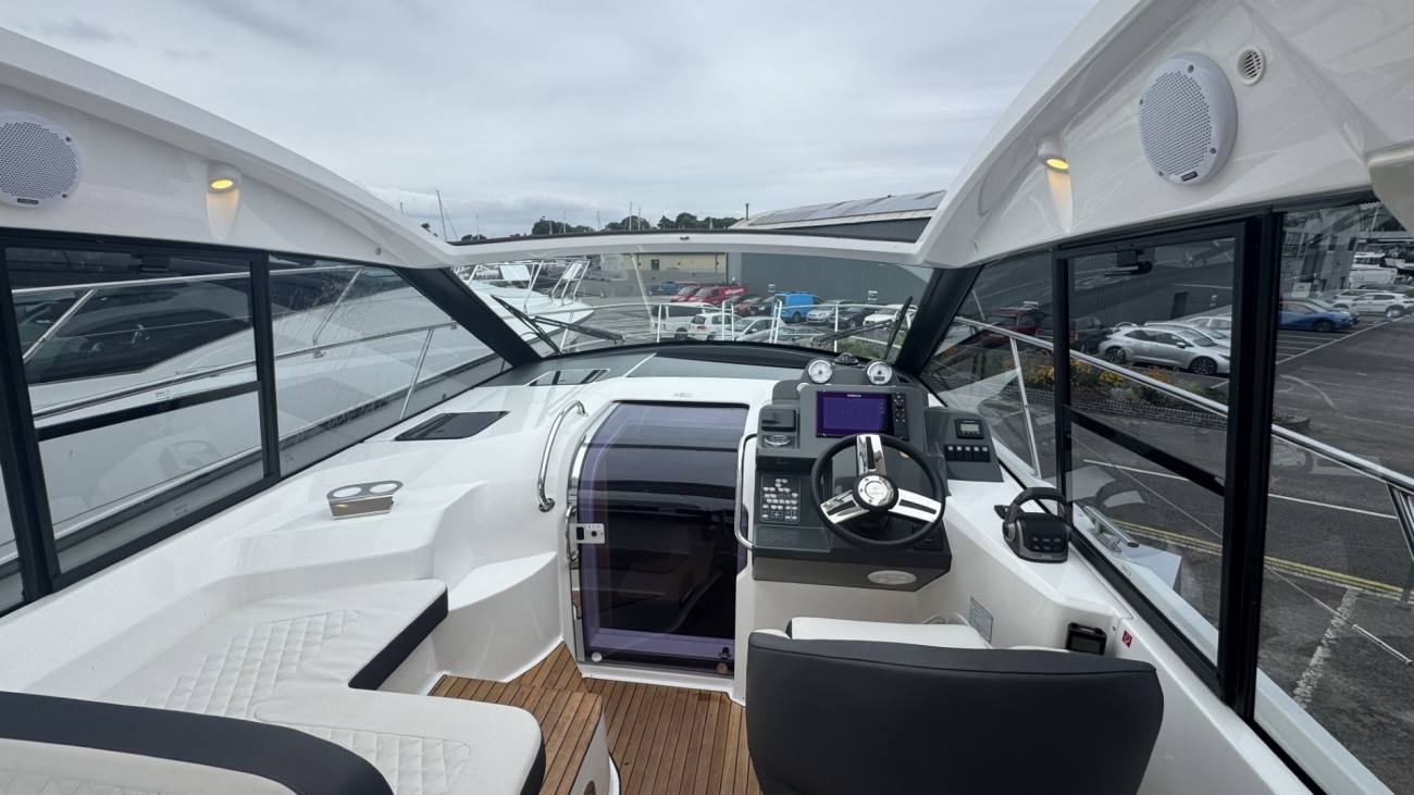 2021 Bavaria S33HT image 27