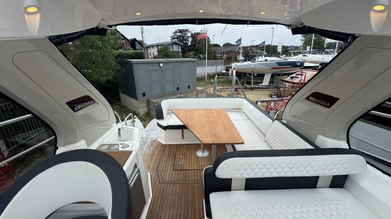 2021 Bavaria S33HT image 29