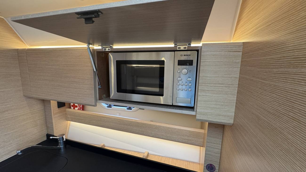 2021 Bavaria S33HT image 41