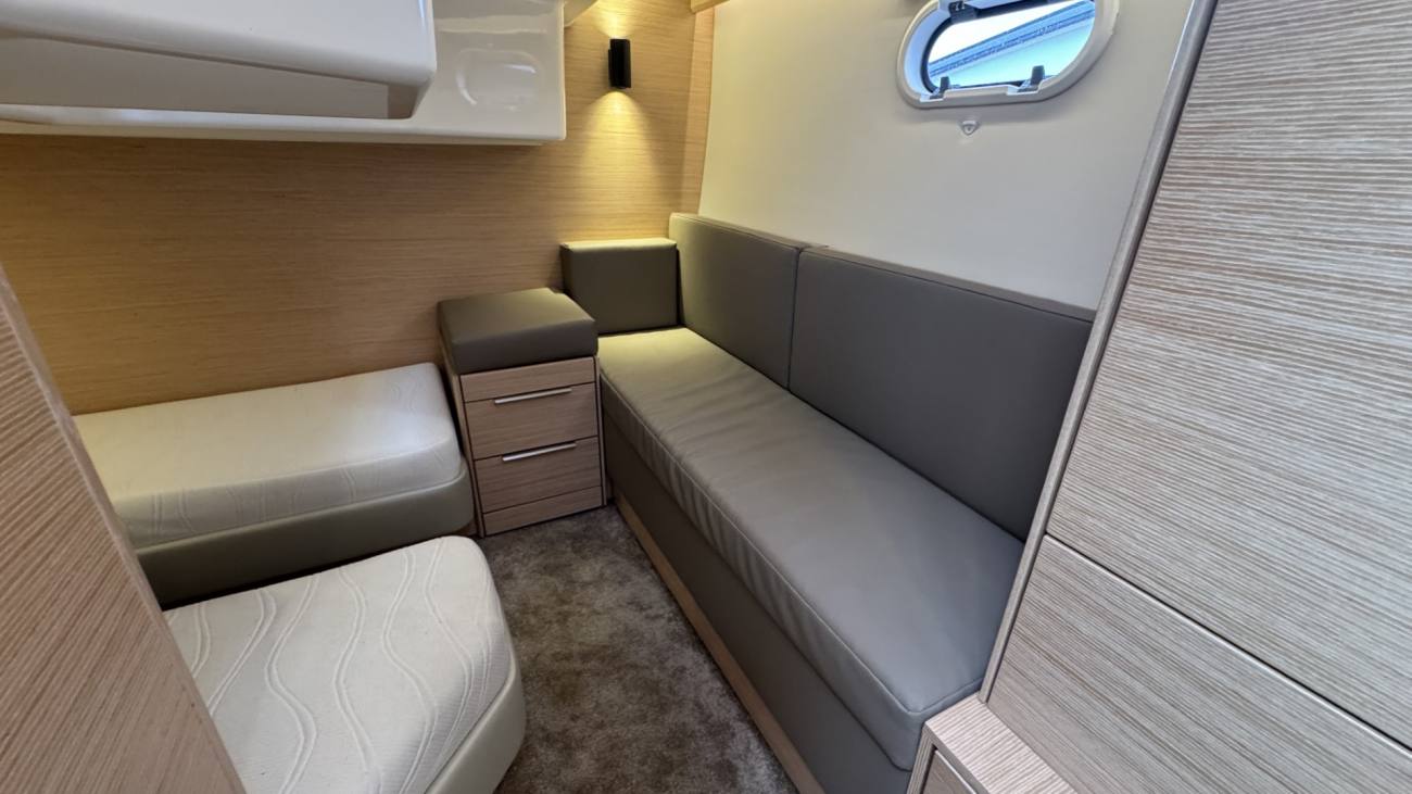 2021 Bavaria S33HT image 45