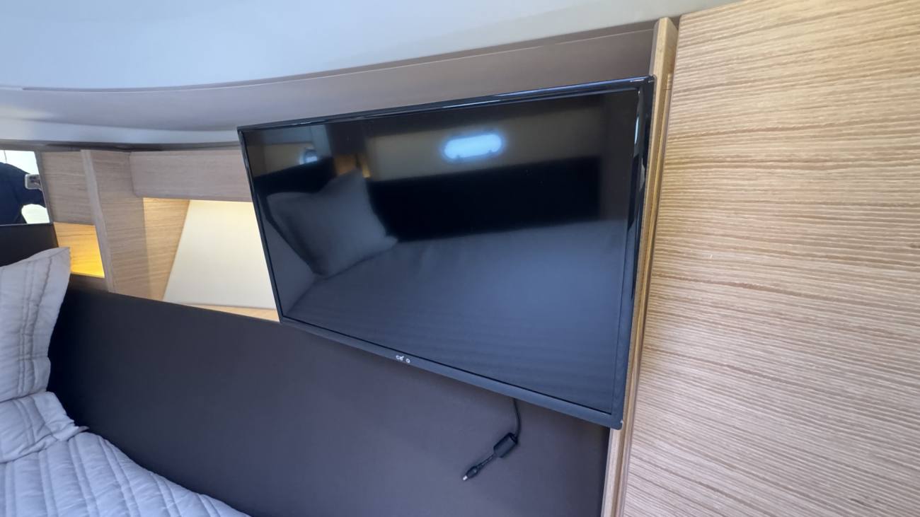 2021 Bavaria S33HT image 43