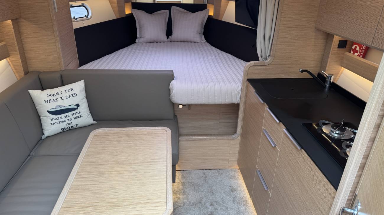 2021 Bavaria S33HT image 36