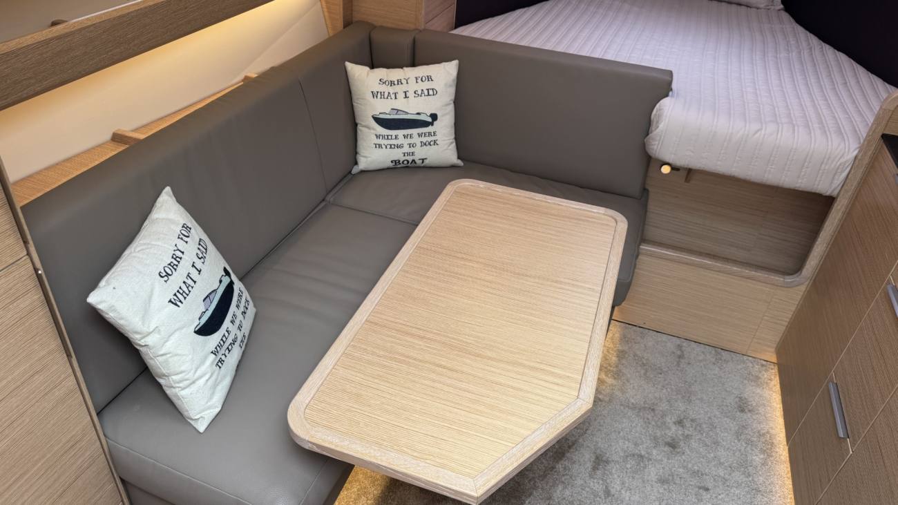 2021 Bavaria S33HT image 38