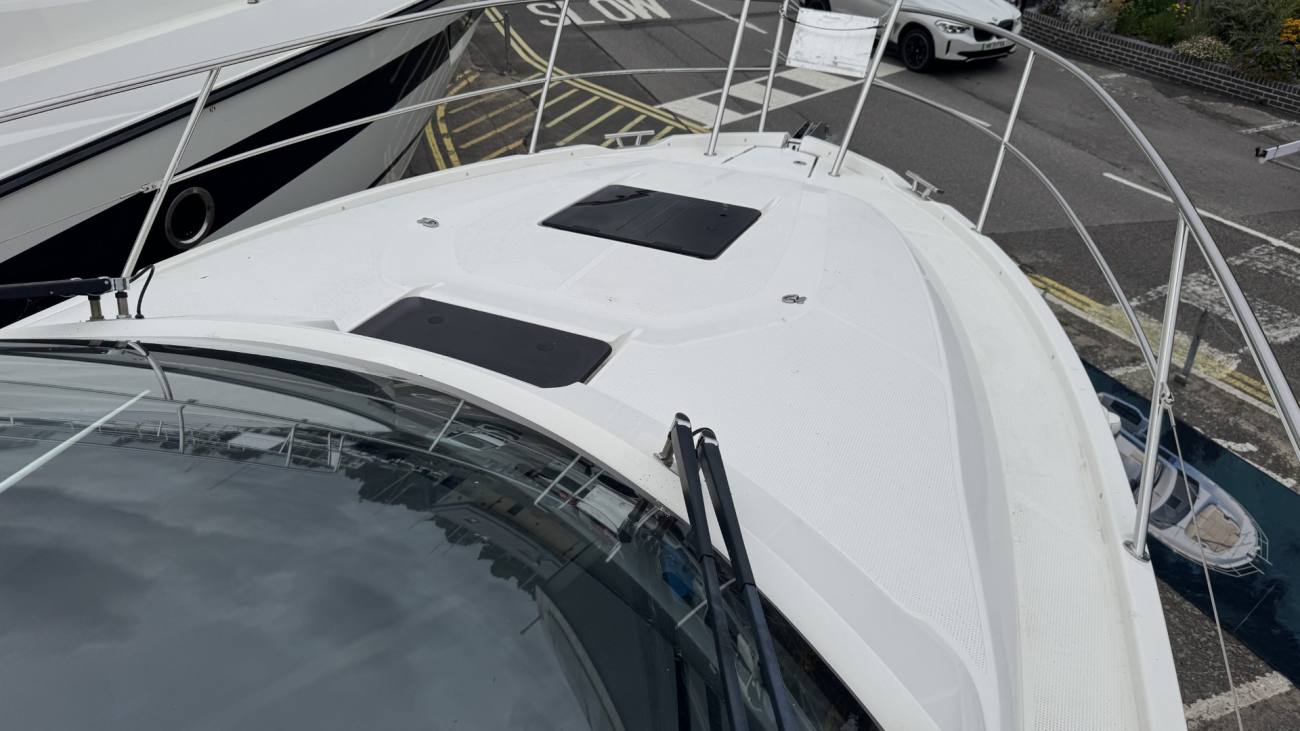 2021 Bavaria S33HT image 15