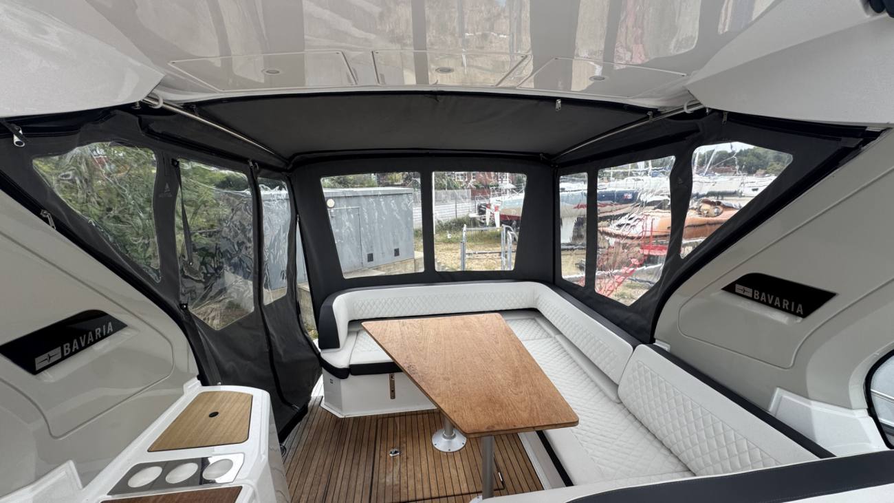 2021 Bavaria S33HT image 30
