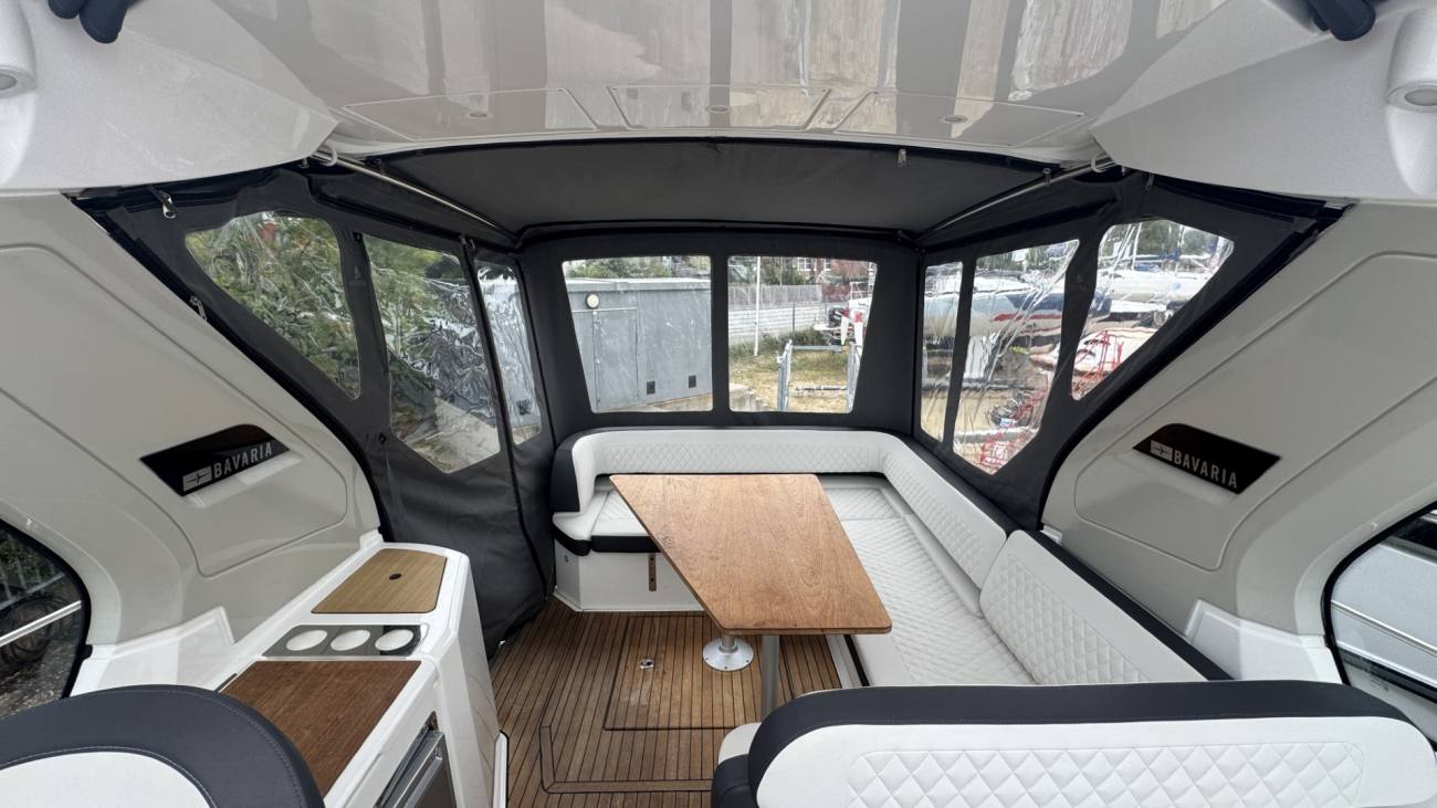 2021 Bavaria S33HT image 32