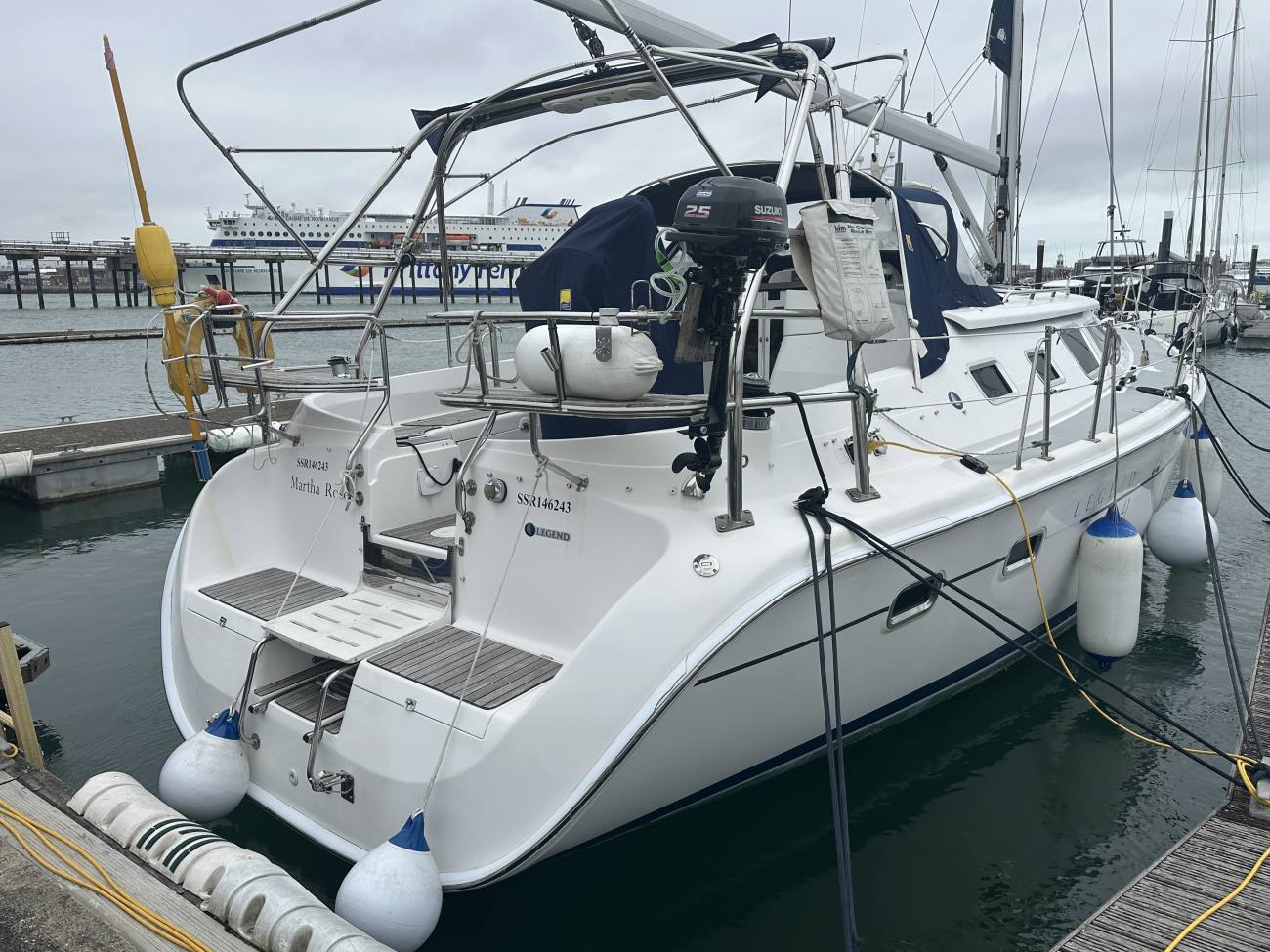 2010 Hunter Legend 41 Deck Saloon image 15