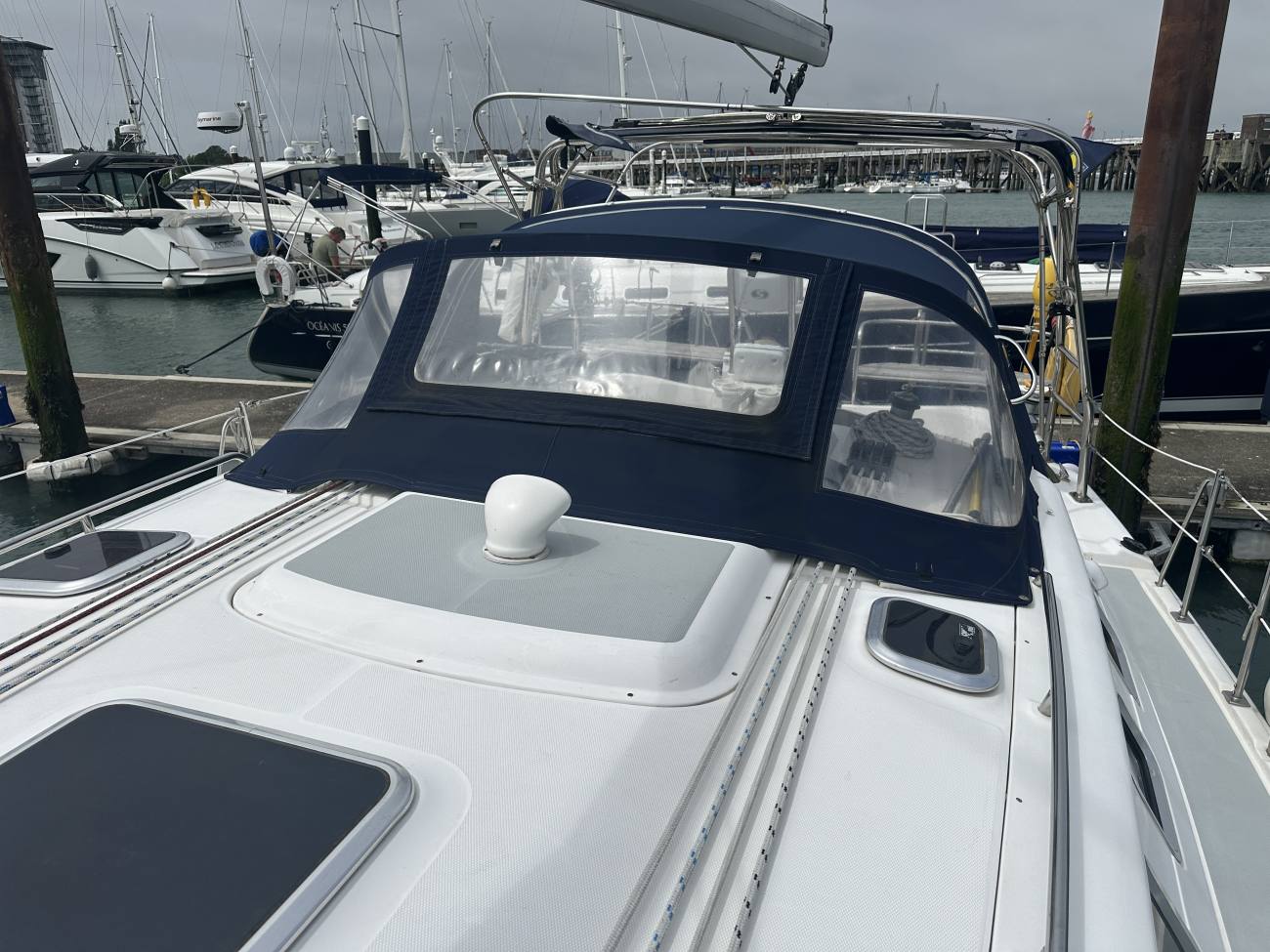 2010 Hunter Legend 41 Deck Saloon image 21