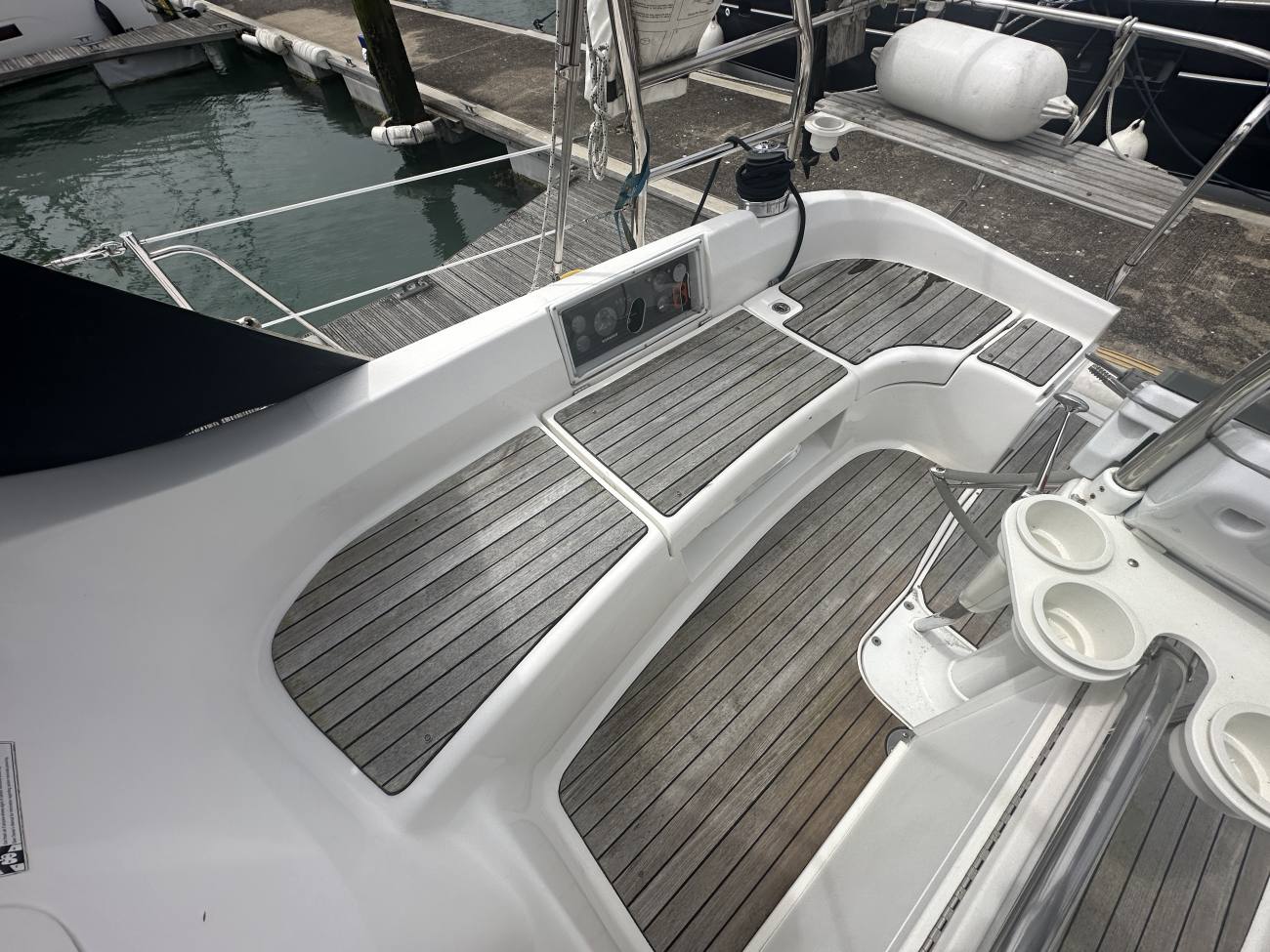 2010 Hunter Legend 41 Deck Saloon image 23