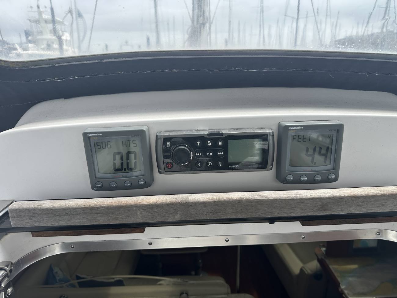 2010 Hunter Legend 41 Deck Saloon image 28