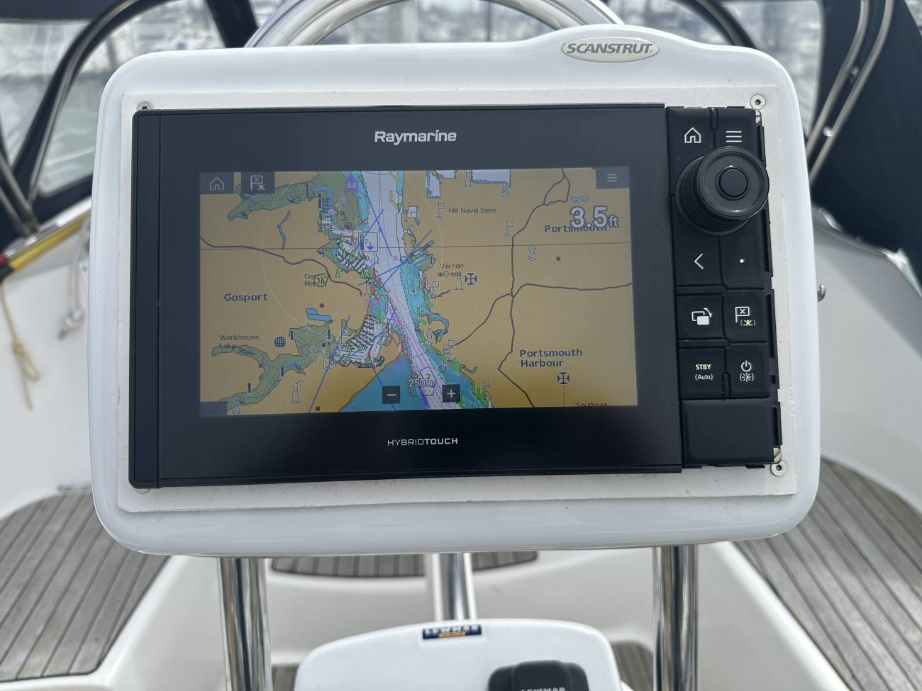 2010 Hunter Legend 41 Deck Saloon image 29