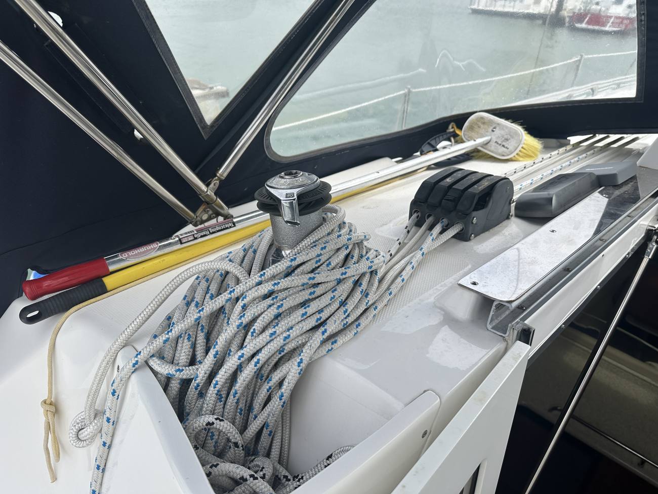 2010 Hunter Legend 41 Deck Saloon image 32