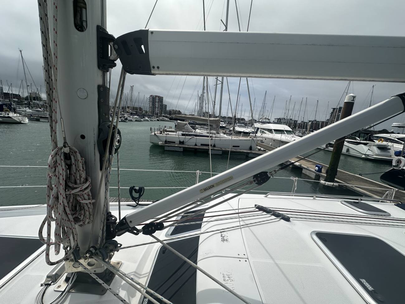 2010 Hunter Legend 41 Deck Saloon image 34