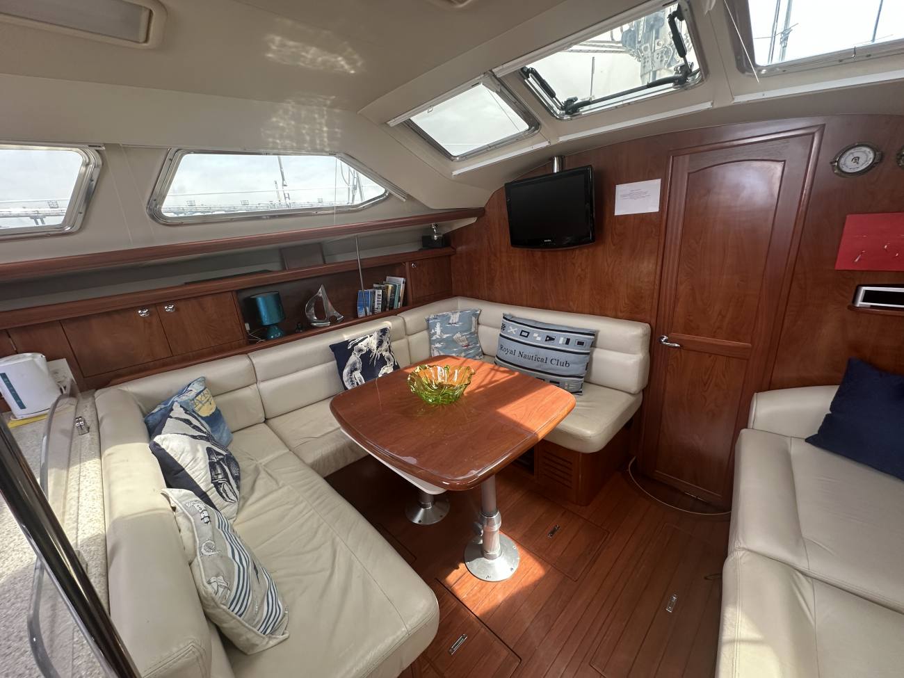 2010 Hunter Legend 41 Deck Saloon image 35