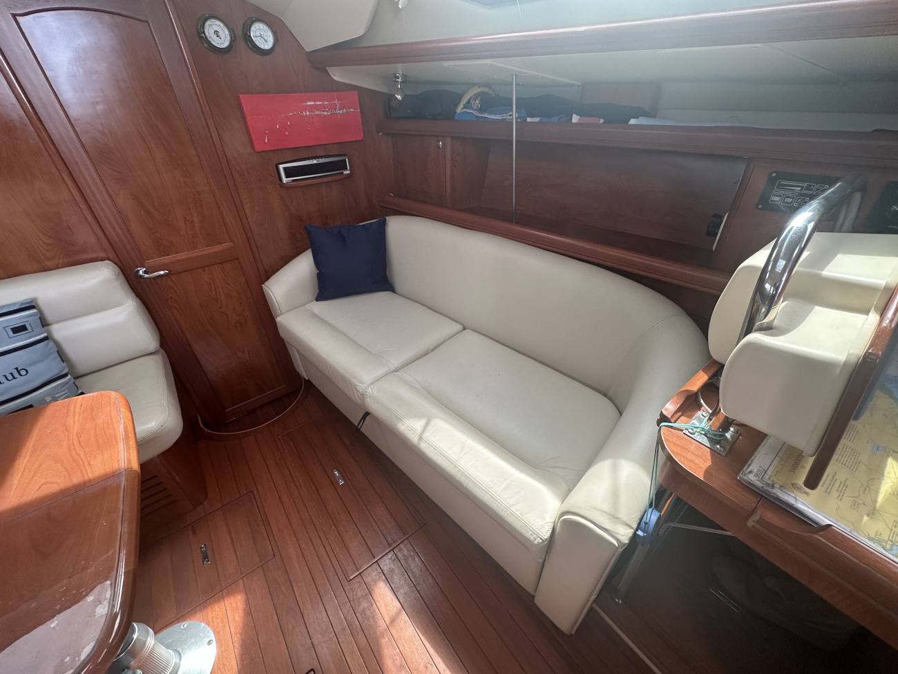 2010 Hunter Legend 41 Deck Saloon image 37