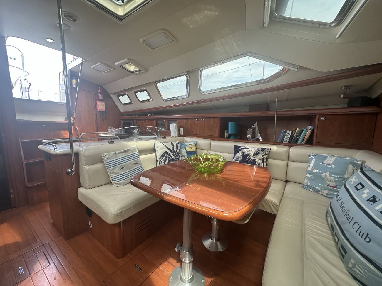 2010 Hunter Legend 41 Deck Saloon image 38
