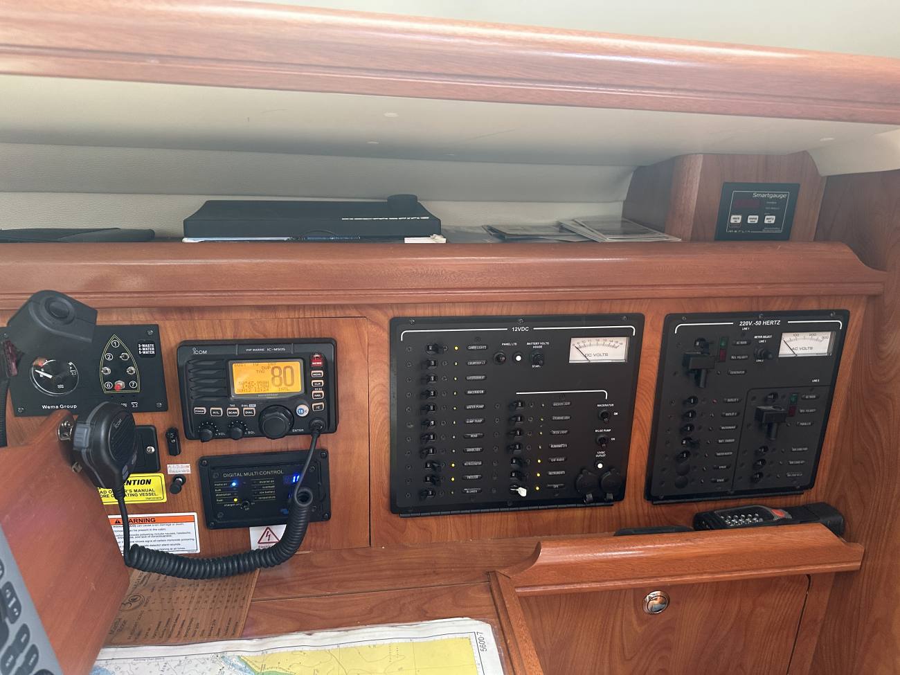 2010 Hunter Legend 41 Deck Saloon image 41