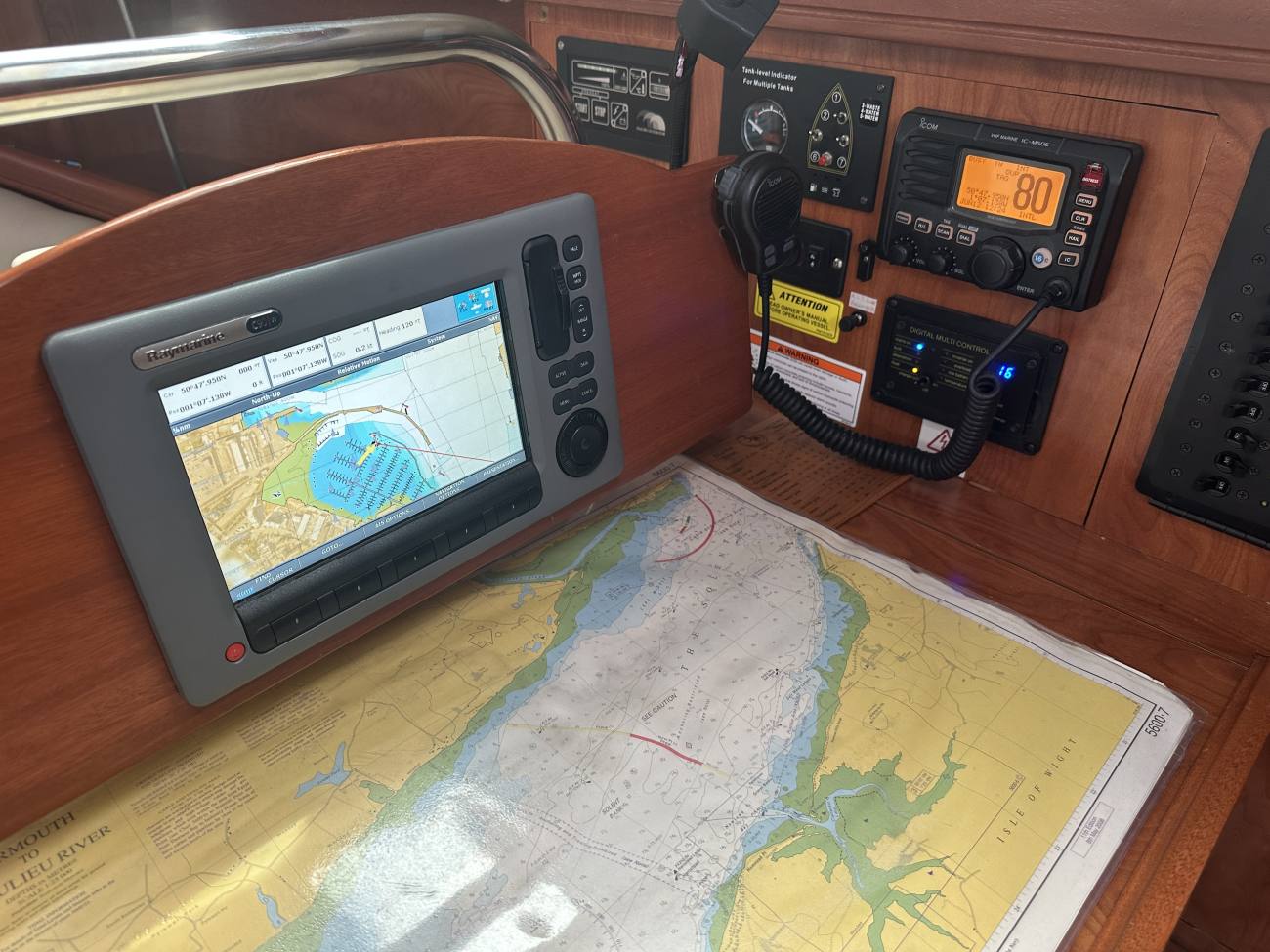 2010 Hunter Legend 41 Deck Saloon image 42