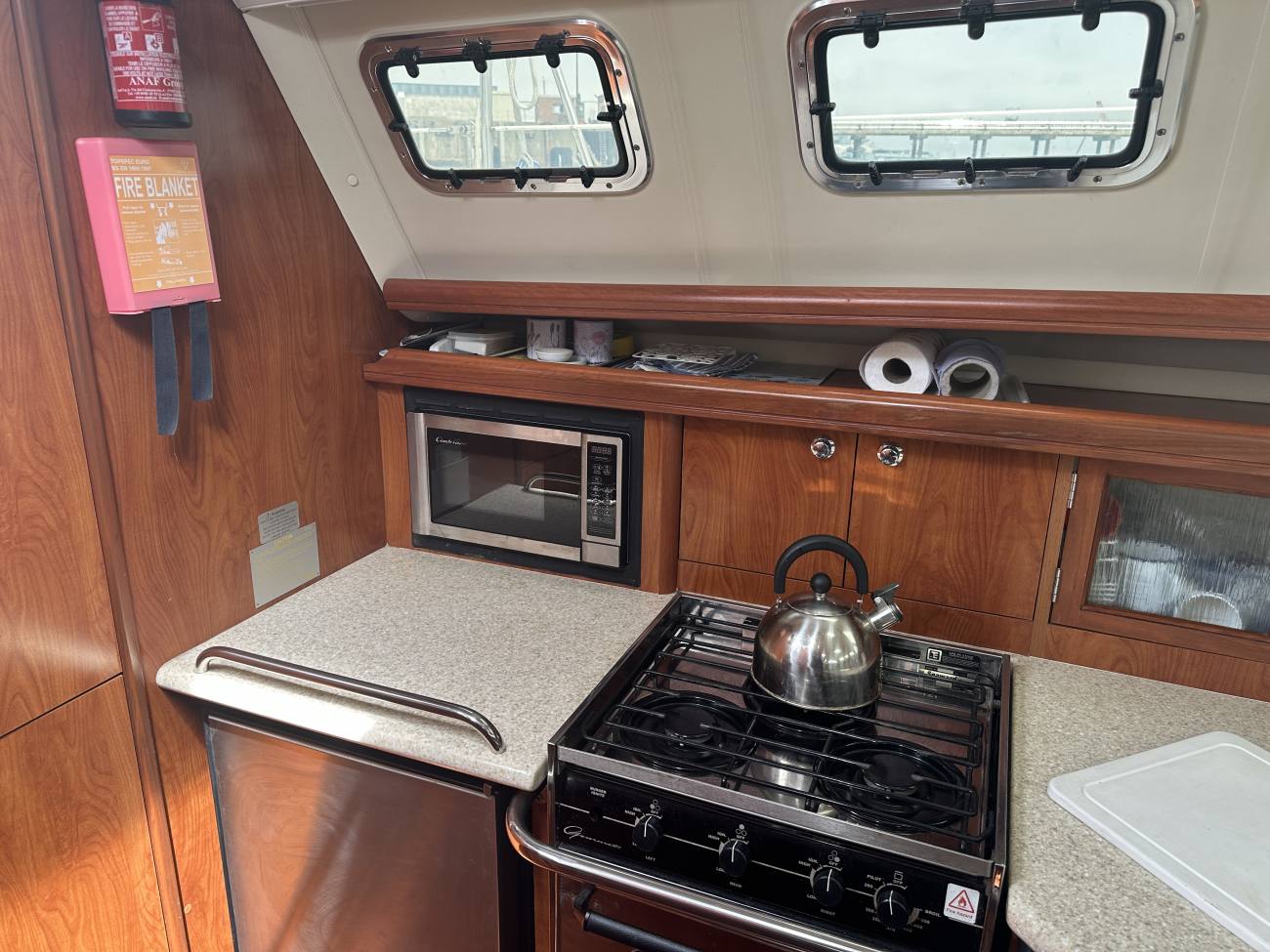 2010 Hunter Legend 41 Deck Saloon image 45