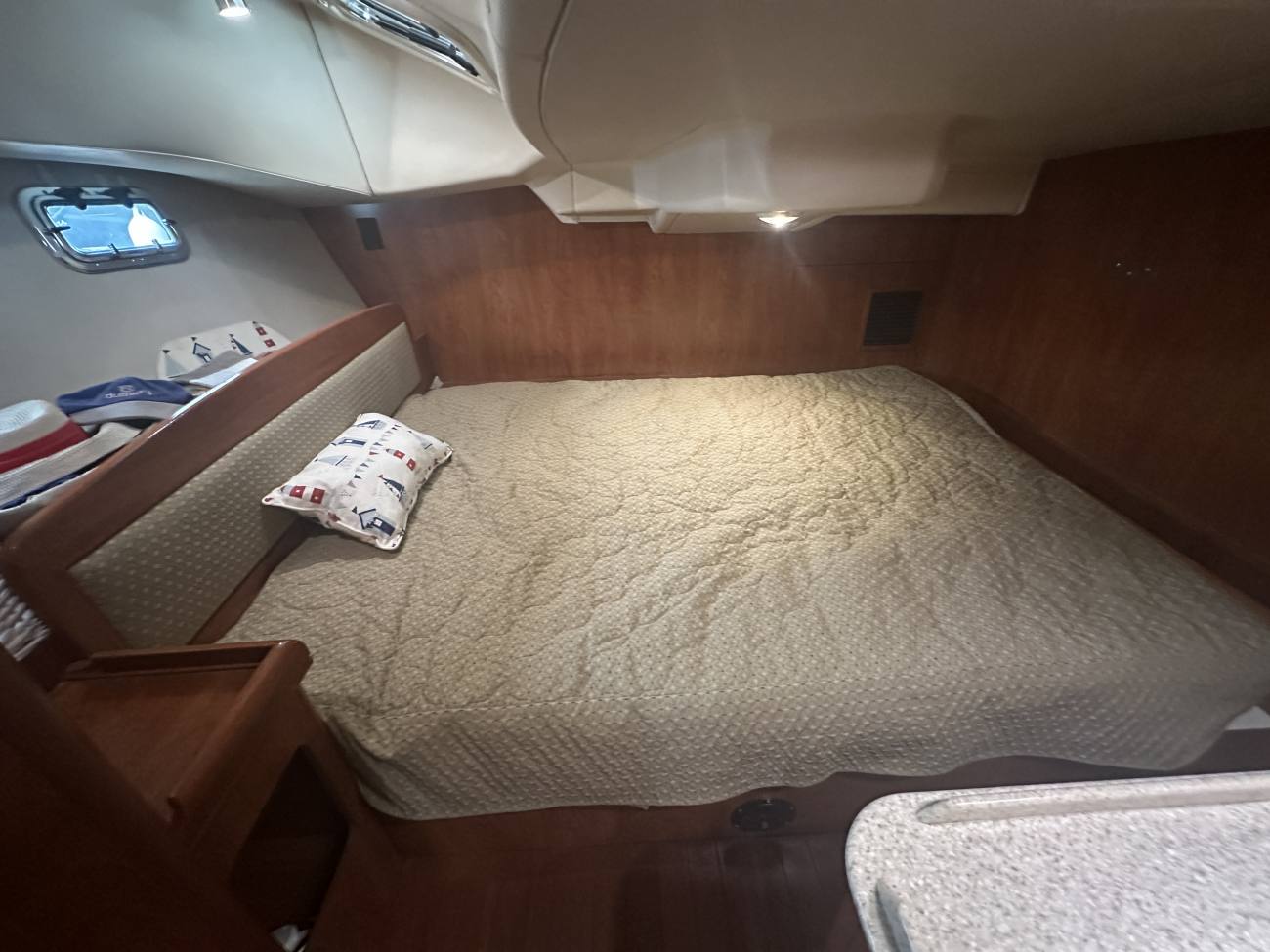 2010 Hunter Legend 41 Deck Saloon image 5