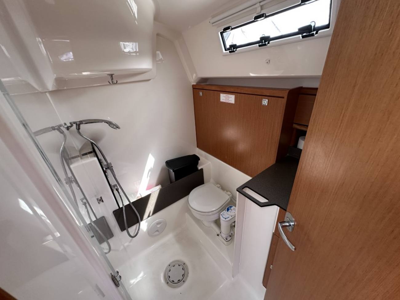 2015 Bavaria Cruiser 37 image 5