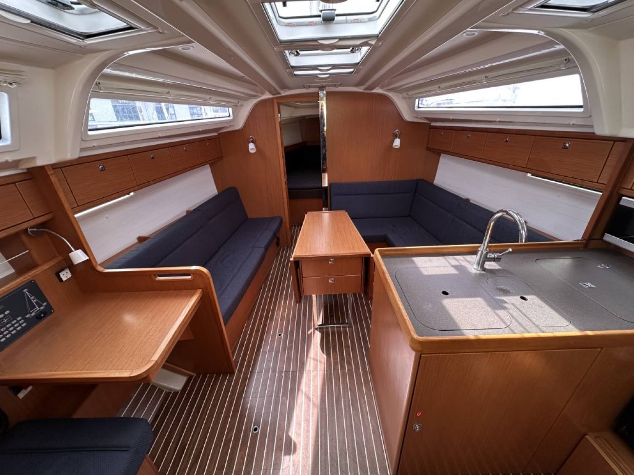 2015 Bavaria Cruiser 37 image 22